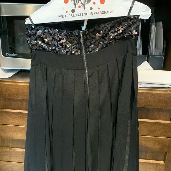 Fun festive party dress - Picture 4 of 5